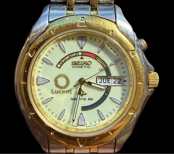 Seiko Kinetic Lucent Sports 50 Men\'s Watch Day Date Two Tone Silver Gold
